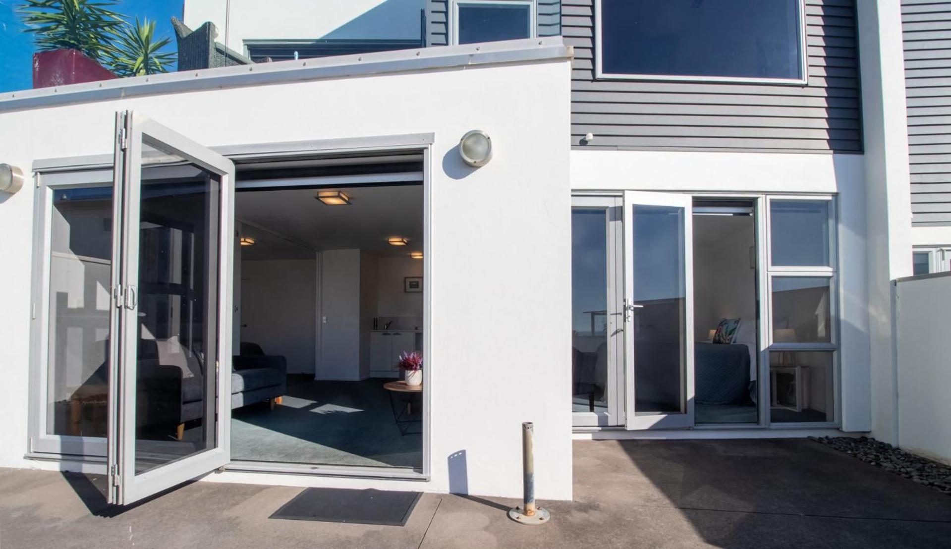 Hobson Hot Spot - Enjoy Stunning Sea Views New Plymouth Exterior photo